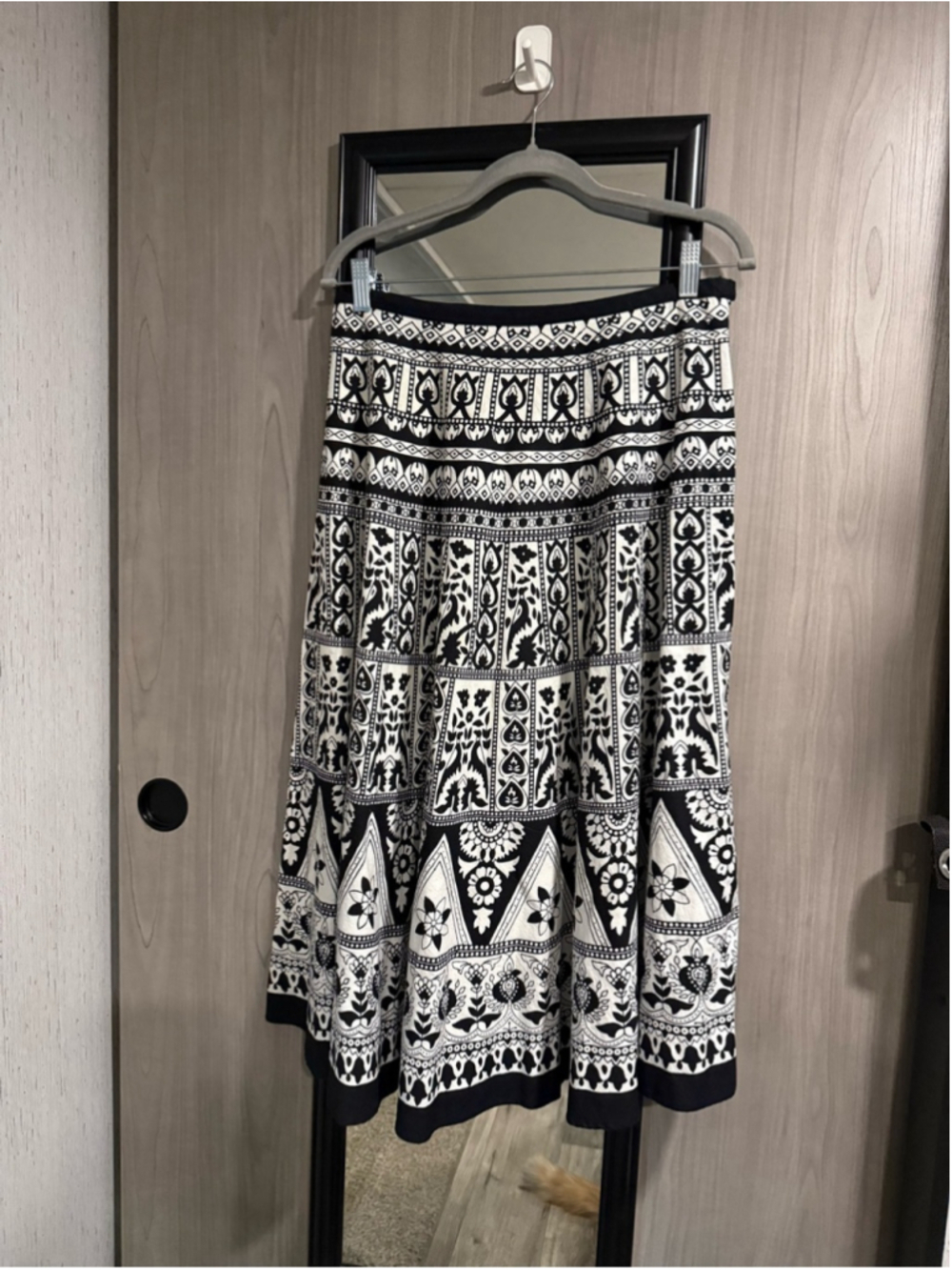 Magic Brand Black & White Patterned Maxi Skirt - Picture 2 of 3